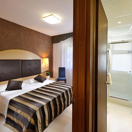Hotel Eros Lignano Sabbiadoro Luaran gambar