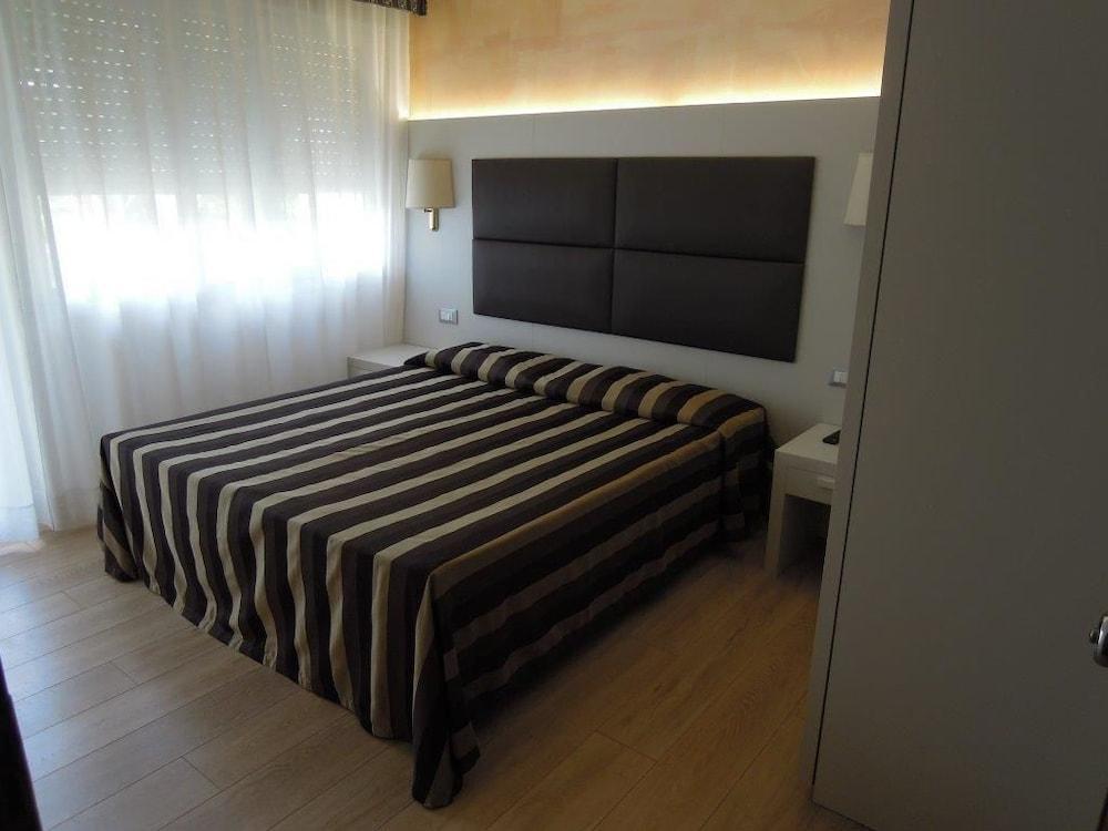 Hotel Eros Lignano Sabbiadoro Luaran gambar