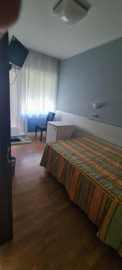 Hotel Eros Lignano Sabbiadoro Luaran gambar