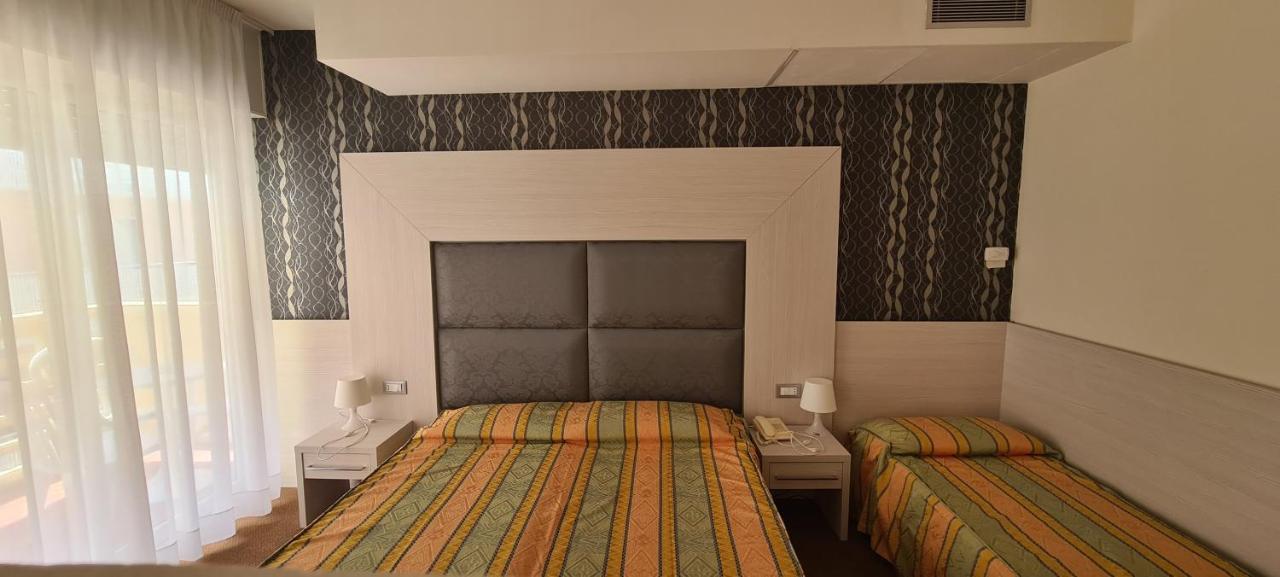 Hotel Eros Lignano Sabbiadoro Luaran gambar