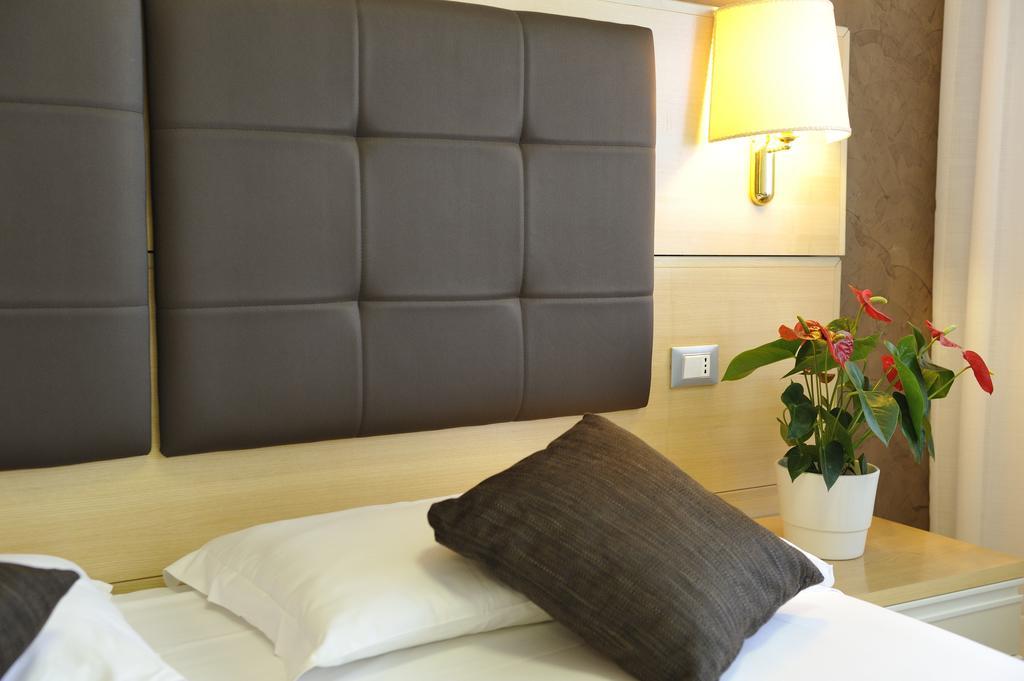 Hotel Eros Lignano Sabbiadoro Bilik gambar