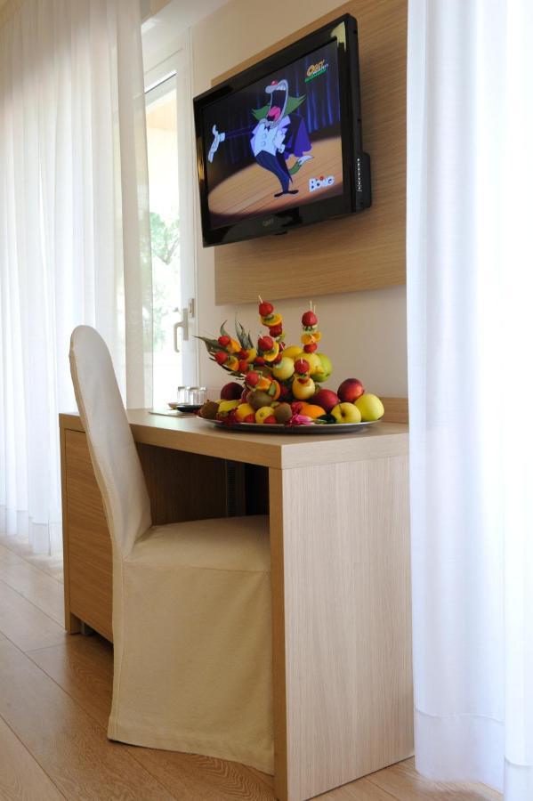 Hotel Eros Lignano Sabbiadoro Luaran gambar
