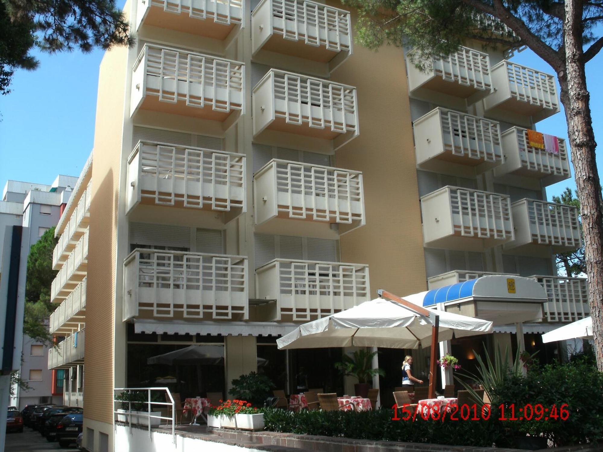 Hotel Eros Lignano Sabbiadoro Luaran gambar