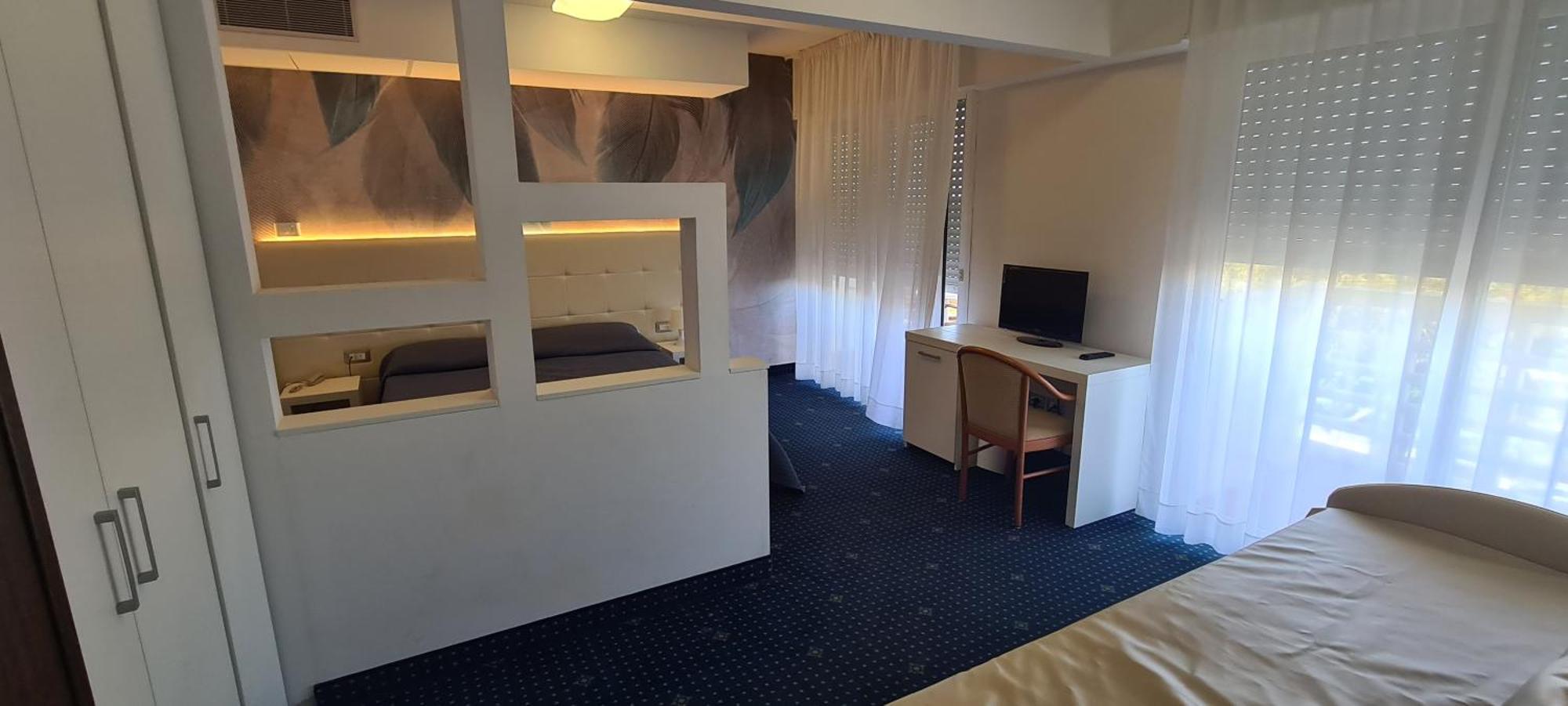 Hotel Eros Lignano Sabbiadoro Luaran gambar