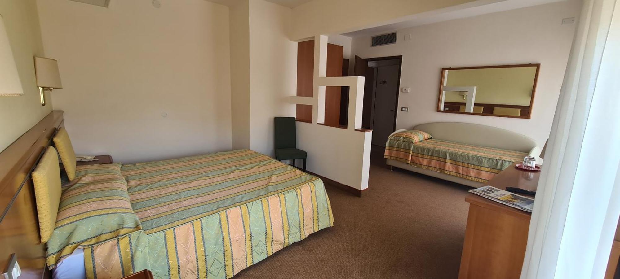 Hotel Eros Lignano Sabbiadoro Luaran gambar