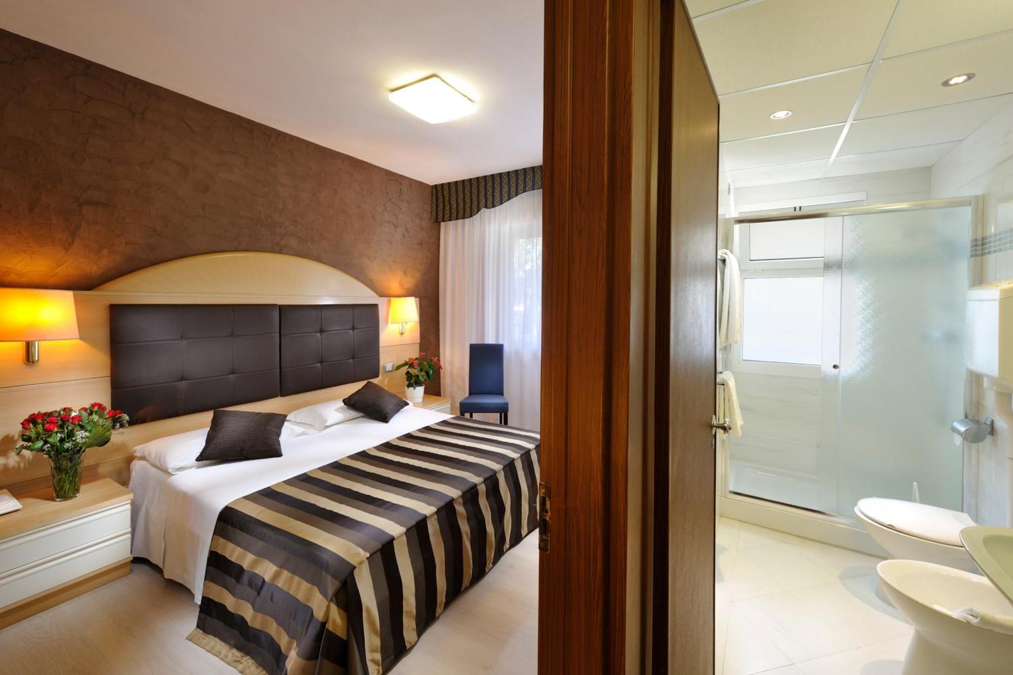 Hotel Eros Lignano Sabbiadoro Luaran gambar
