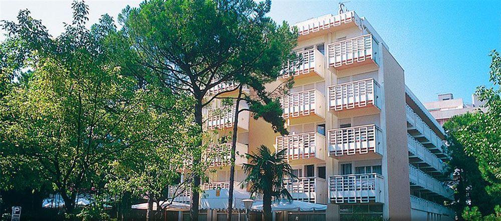 Hotel Eros Lignano Sabbiadoro Luaran gambar