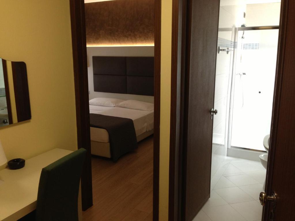 Hotel Eros Lignano Sabbiadoro Bilik gambar