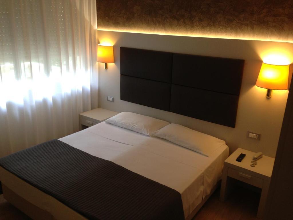 Hotel Eros Lignano Sabbiadoro Luaran gambar