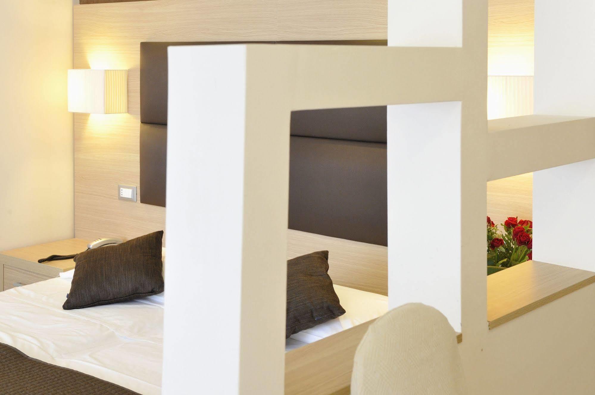 Hotel Eros Lignano Sabbiadoro Luaran gambar