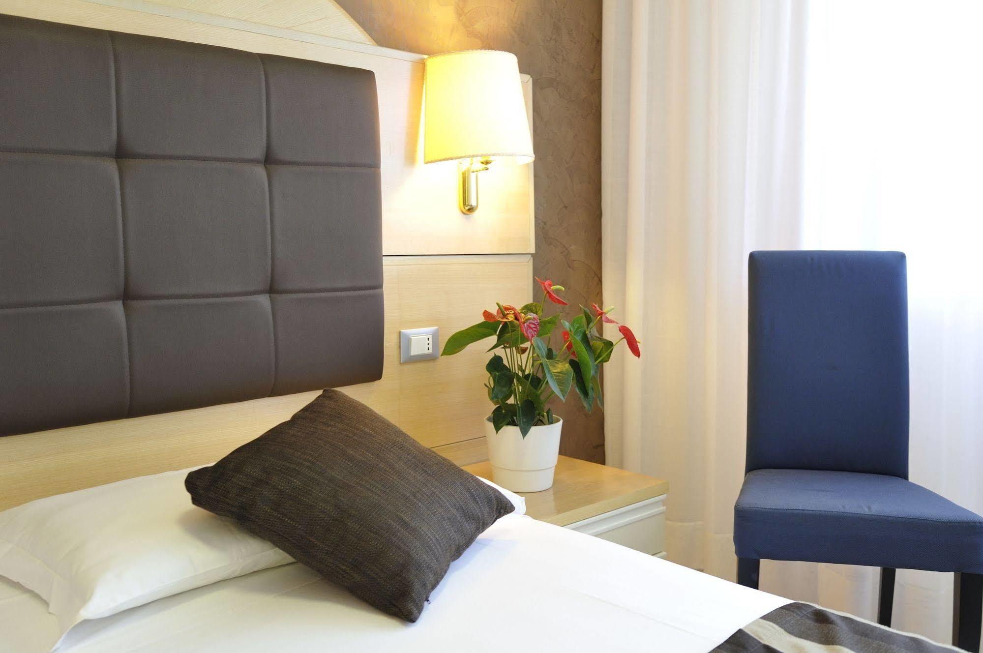 Hotel Eros Lignano Sabbiadoro Luaran gambar