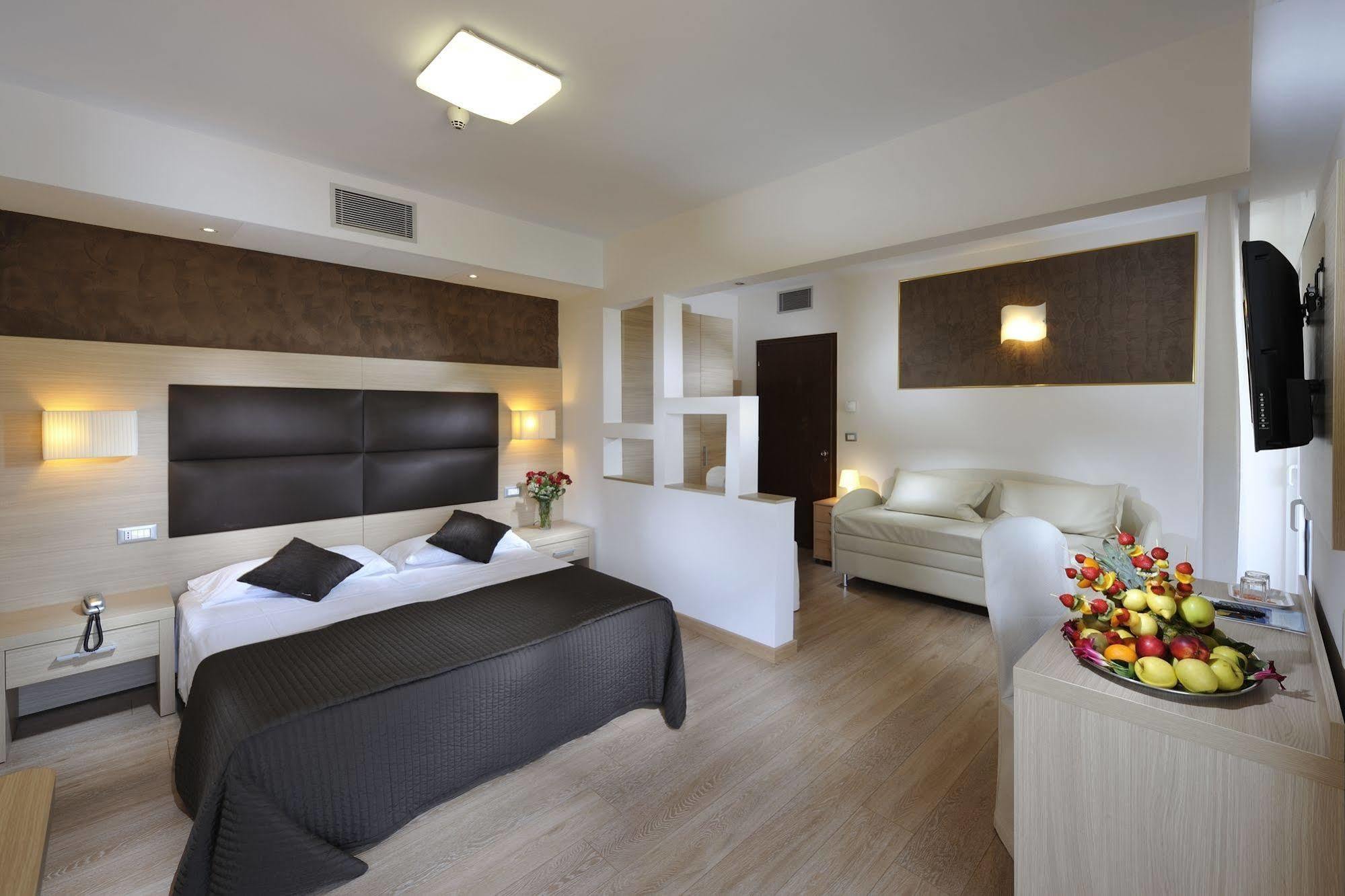 Hotel Eros Lignano Sabbiadoro Luaran gambar
