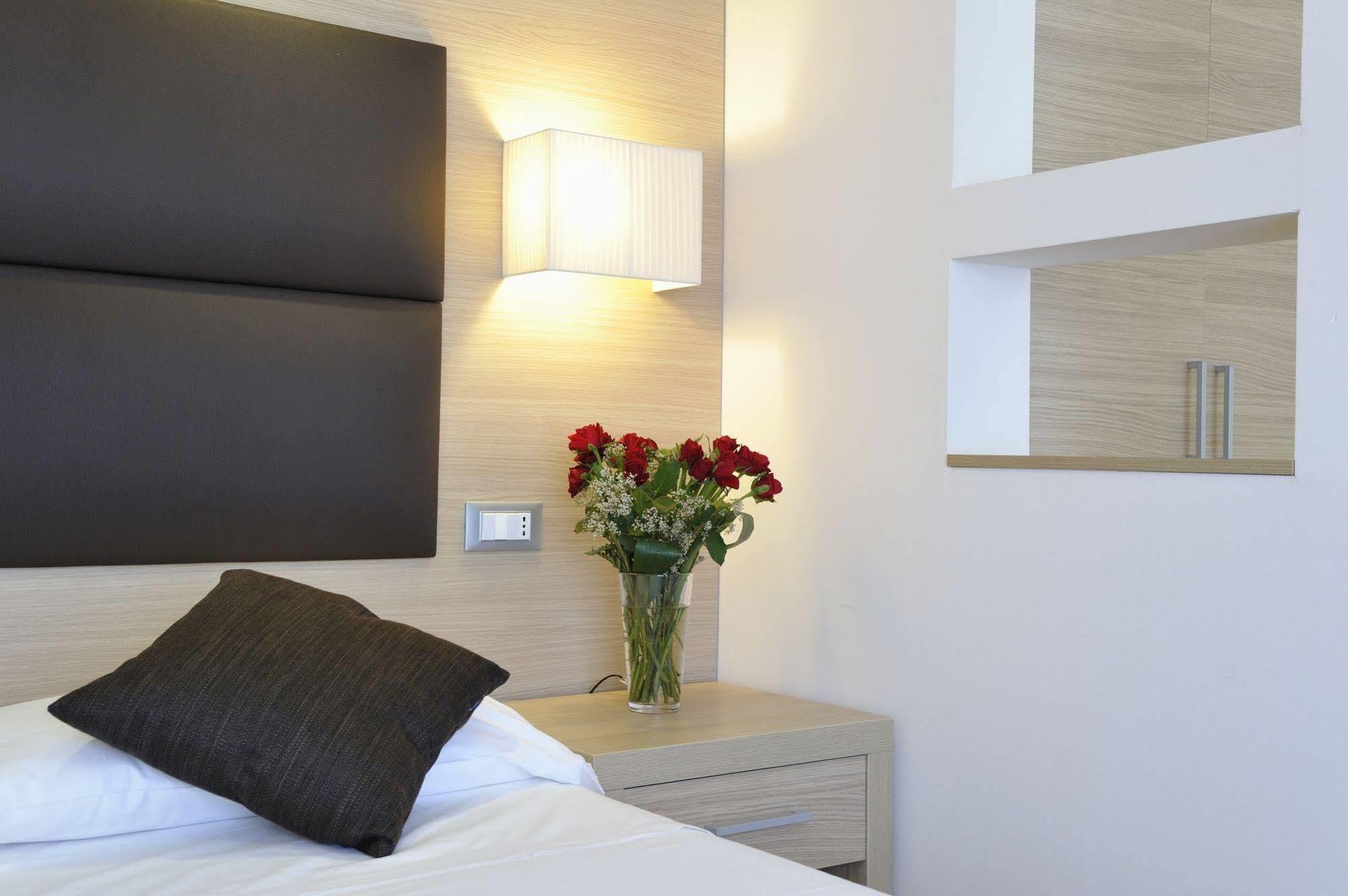Hotel Eros Lignano Sabbiadoro Luaran gambar